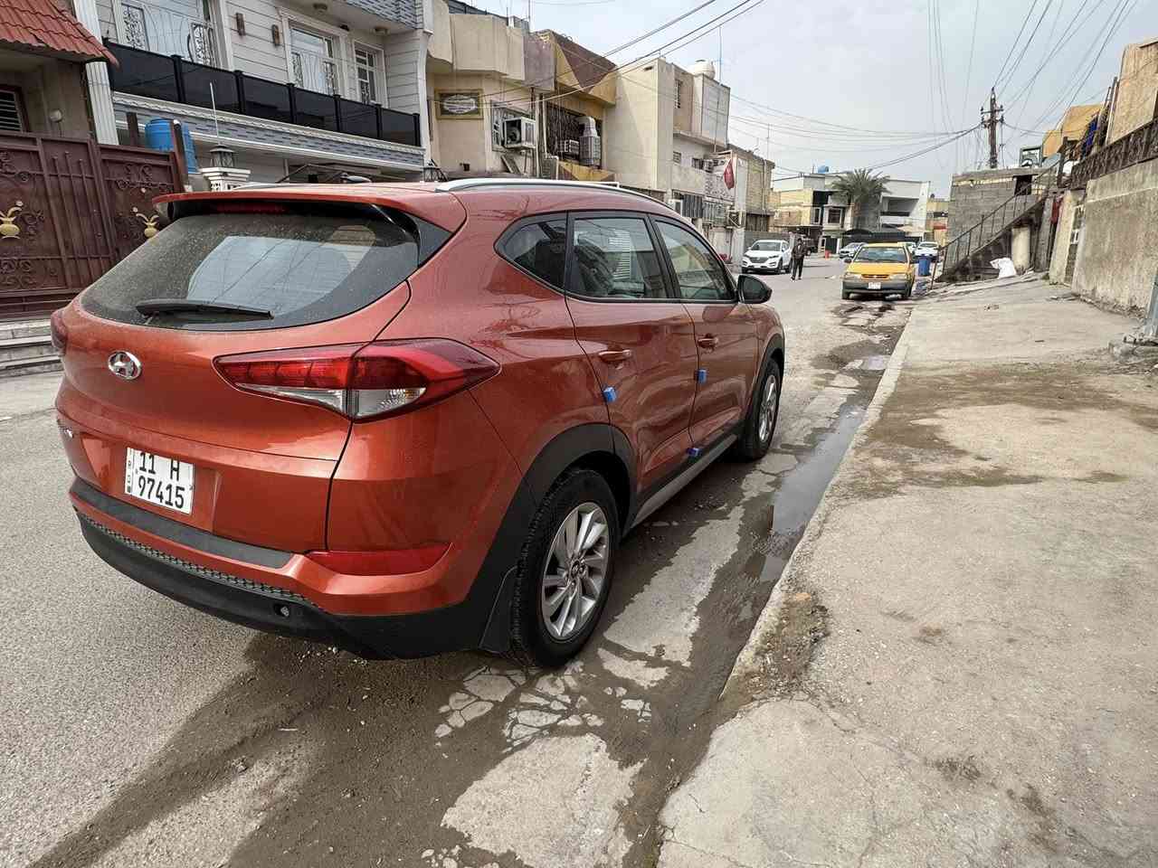 سلام عليكم توسان موديل 2017 لون مشمشي مميز كلين كفاله عامه حادث دعاميه فقط ماشيه 93 محرك 2400 
مواصفات
شاشه 
كامره 
كشن كهربااء
نضام تزلق
لد امامي 
شاشه عطلات 
تحكمات فول جهتين
نضام انحدار
مخارج يو اس بي 
سياره نضيفه جداً 
رقم بغداد الجديد  مكفول لغد شاصي كفاله بدون صبغ بنيد أكلير فقط فقط مكاني بغداد الشرطه الرابعه السعر 138 مع مجال بسيط هاتف ***********
