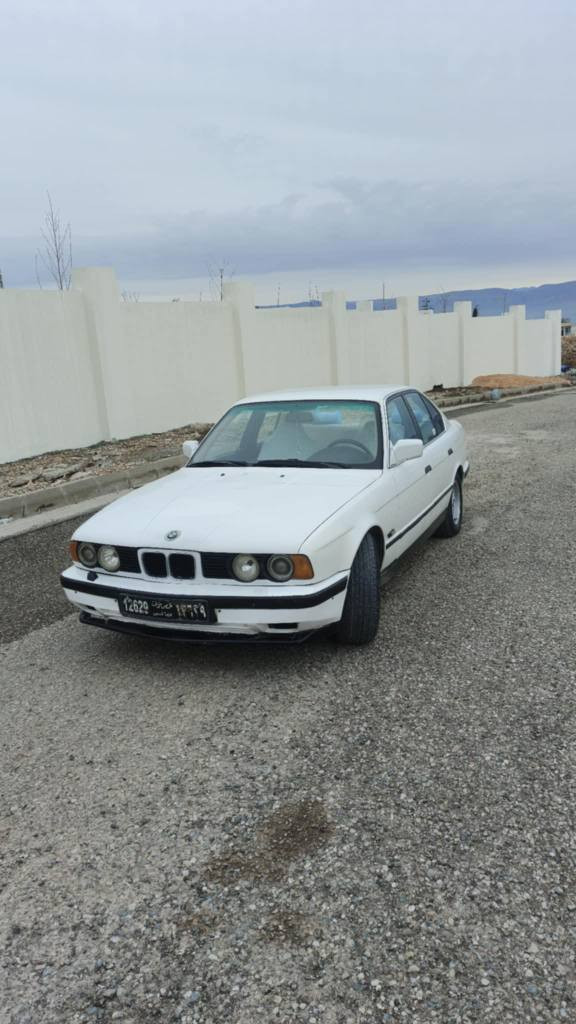 Bmw 520 کەپسە
1993
گێڕو مەکینە و ئەکسل بە شەرت
ئاڕمی پلاستیکی سلێمانی 
بەشەرتی ئاڕم و ئەوەلیات 
چوار جام کارەبا گێڕ ئۆتۆماتیک
شەغالە
بێ دەعمو لێدراوە چوار تایەی تازەی لەژێرایە 
سەیارەیەکی بێ کێشە و تونگوتۆڵە
 شوێن سلێمانی  نرخی ٤٩$
ژ.م    *********** السليمانية, العراق
