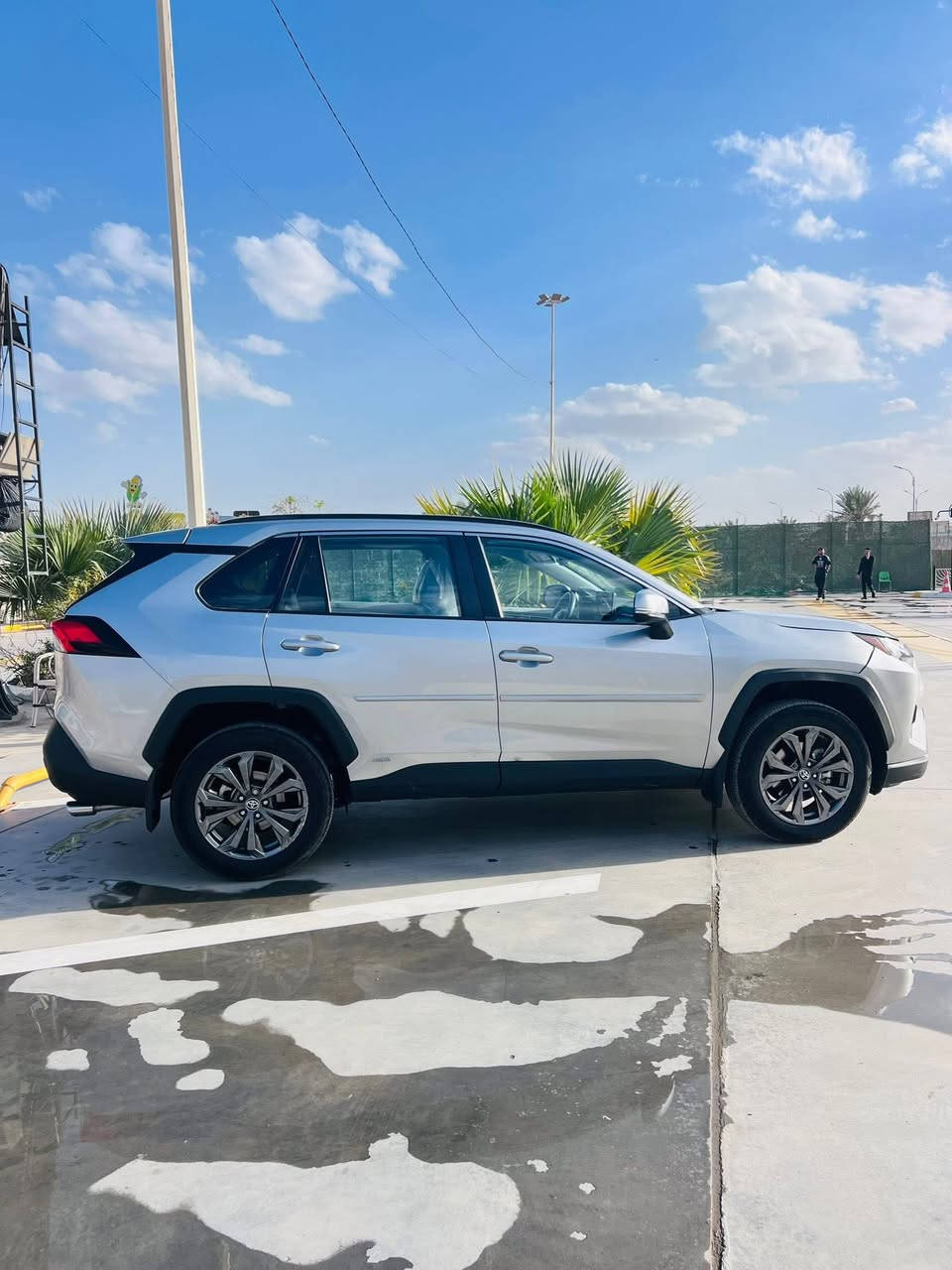 تويوتا راف فور بريميوم هايبرد 2025
🌿‏  TOYOTA RAV4 XLE PREMIUM (AWD)   🌿

العداد 4000 يعني زيرو

📃 اليكم التفاصيل الآتية 👇🏻

🚘 الموديل 2025
🚘 سعة المحرك 2,5L هجين 
🚘  دفع رباعي 4X4
🚘 مقاعد جلد مطعم لونين
🚘فتحة سقف سلايد
🚘 عدد 9 AIR BAG
🚘شاحن موبايل اصلي
🚘 حساسات خلفية
🚘 حساسات أمامية 
🚘 لايت زينون + LED
🚘 بك لايت LED
🚘 ويل كب 18
🚘 4 دسك
🚘 مفتاح التشغيل بصمة + دخول ذكي 
🚘 شاشة كبيرة تدعم كار بلي والنظام الحديث من تويوتا
 🚘 كاميرا دوارة اصلية
🚘 تتسع المقصورة ل 5 ركاب
🚘 أوضاع القيادة  Drive Mode
🚘 فحص أنظمة السيارة 
🚘 حساسات ضغط اطارات
🚘 تبريد شاشة مناخين منفصلين 
🚘 قطعتين تبريد
🚘 هاند بريك كهرباء 
🚘كروس سرعة 
🚘 ا ABS 
🚘ا Auto Hold   أوتو هولد
🚘 نظام مانع الانزلاق
🚘 اشارة في المرايا الجانبية
🚘 مخرج منفذ الطاقة ⚡
🚘 ا  Bluetooth
صور الشاصي مرفقة بلمشنور
مكان السيارة ديالى بعقوبة
السعر265 وبيها مجال


**إذا كنت صاحب هذا الإعلان وتريد حذفه لأي سبب، رجاءا أرسل رسالة إلى الدعم الفني**