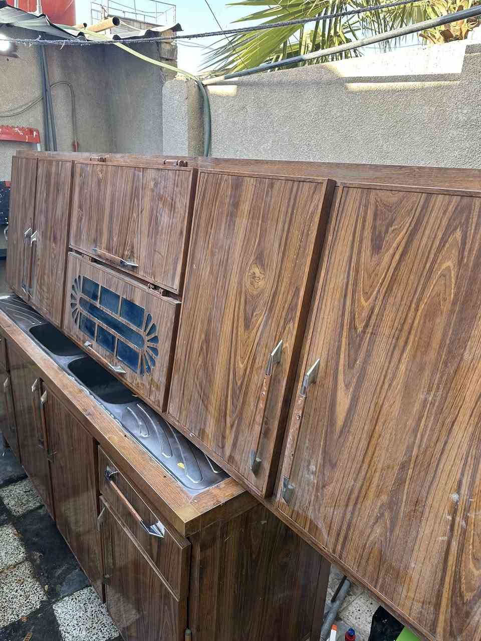 كاونتر 3 قطع طول مترين ونص سنك حوضين الكاونتر تفصال المنيوم ثكيل السعر 300 وبي مجال مكاني بغداد حي العامل اتصال ***********
