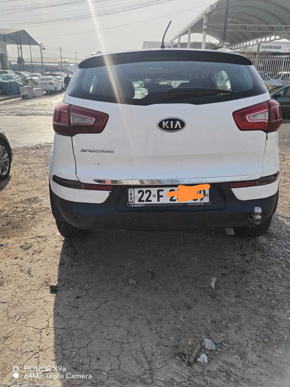 السلام عليكم  
كيا سبورتج 
وارد خليجي 
مكينه اربعه سلندر 2400
كير 6 نمر 
فول مواصفات 
بانوراما 
بصمه 
تشغيل عن بعد 
مرايات كهرب 
تحكمات 
بدون صبغ فقط ملاحضات 
رقمها اربيل الدولي 
بطاقه بانزين 
ويل كروم 
حساس امامي +خلفي 
شرط تحويل + وكاله 
مكاني الموصل حي الميثاق 
السعر 145 وبيها مجال 
***********
***********
