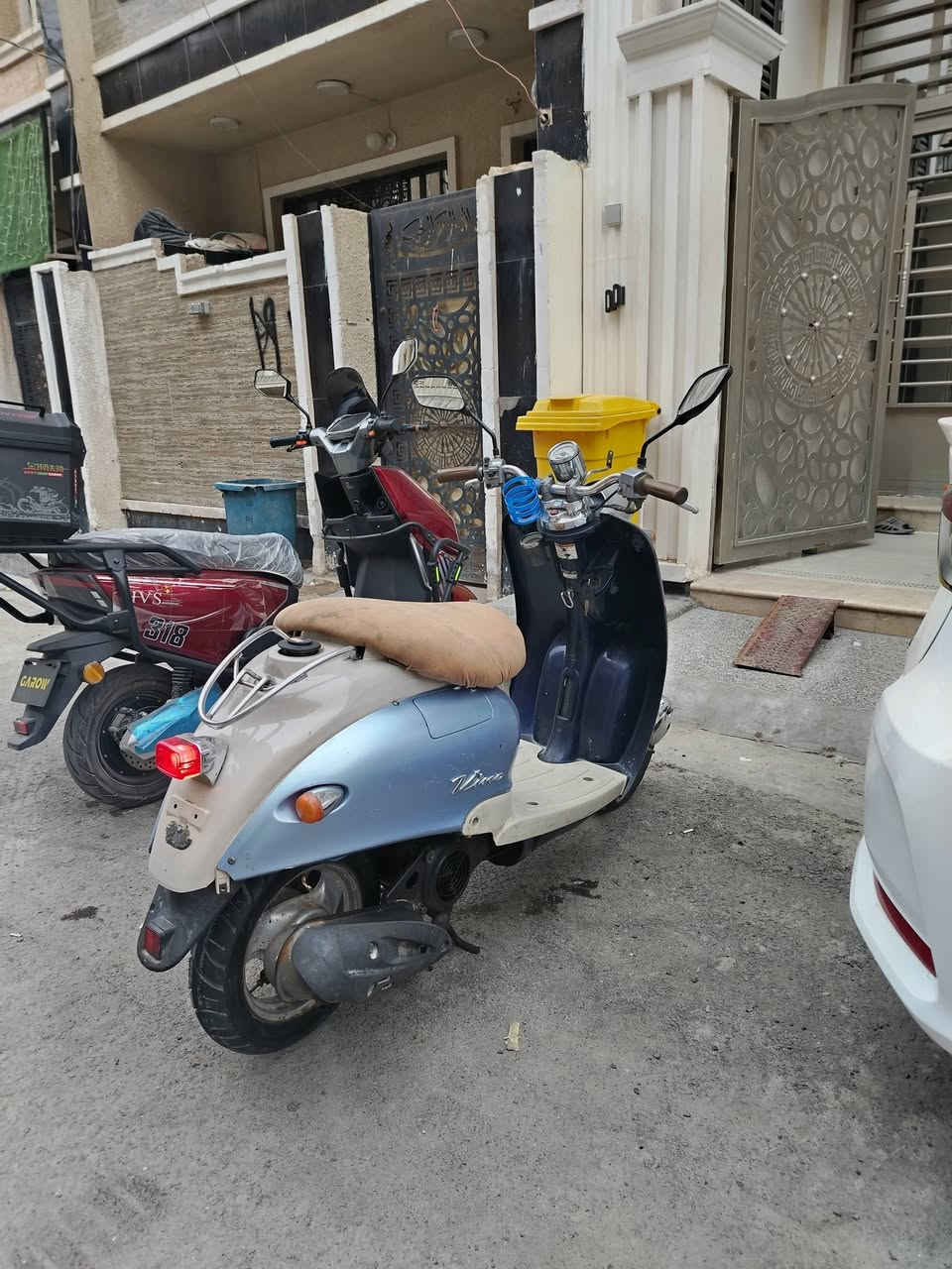 سلام عليكم اخوان دراجه للبيع كلاسك (عبد الحليم) دراجه نضيفه وشغاله وخير من الله السعر ٢٢٥ وبيها مجال بسيط العنوان بغداد الشعب ***********
