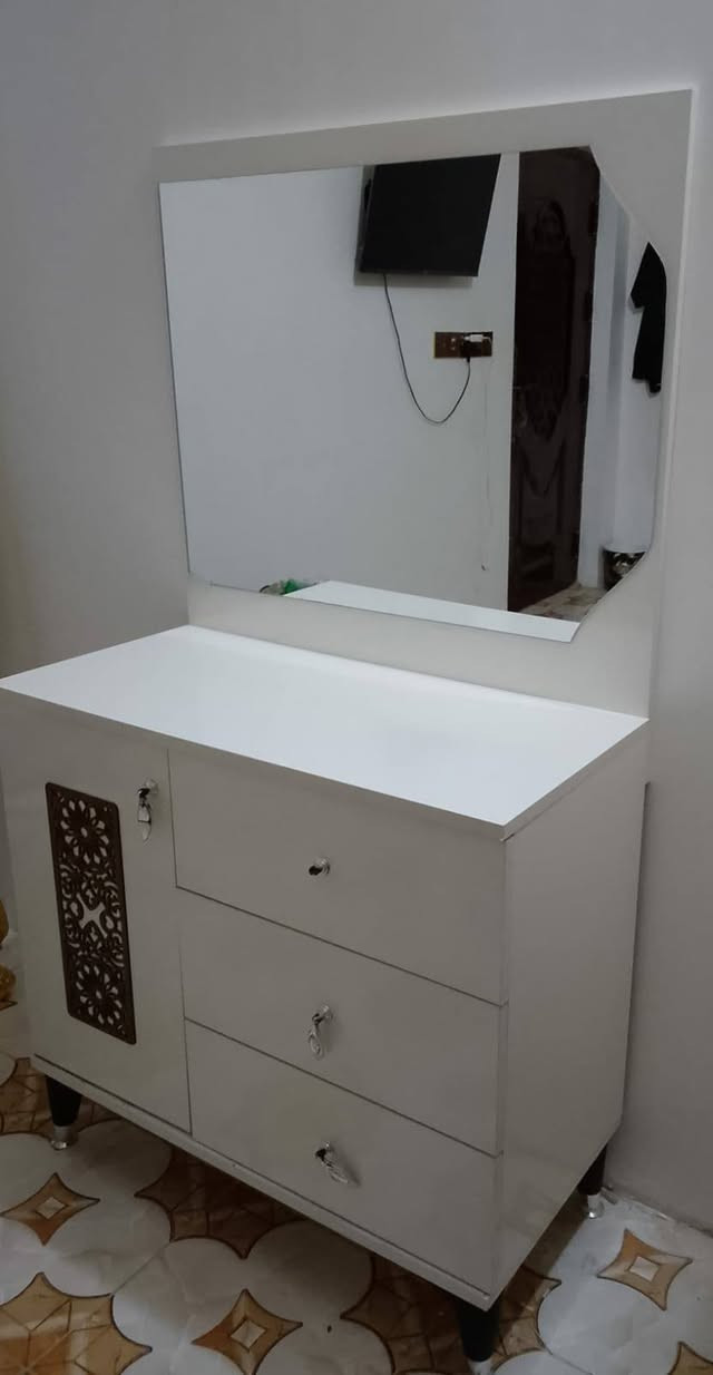 غرفه نوم ب ٦٠٠ الف ويه دوشك مال جربايه سعره قفل لي يشتري ***********
