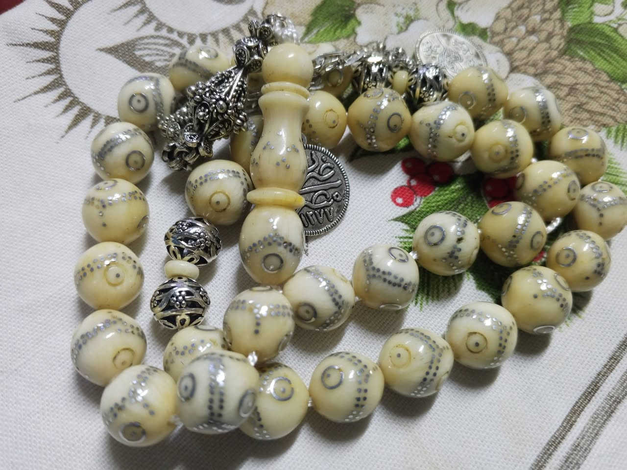 خليلي عينك عالمميز.......وجيبها ازا فيك اتجيبها.....
الوصف من روائع عاج الفقمة الانتيك خام وخراطة تطعيم فضة عيون و3دروب عيار عالي 33حبة كلل ملمس زبدة محمل يومي 

بلشنا بعرض الهدايا التقيلة بمناسبة قدوم الشهر الكريم اعاده الله عليناوعليكم باليمن والبركات والباقي الفيديوالصور ......  
تعليق نقطة مباركة مشاركة بيوصلك السعر والتفاصيل 
شحن لكافة المحافظات السورية واللبنانية مجاني 

#الشمالي طرطوس المدينة تاجر شنطة 
#ابوحيدر0990433674وااتس/0991980690


**إذا كنت صاحب هذا الإعلان وتريد حذفه لأي سبب، رجاءا أرسل رسالة إلى الدعم الفني**