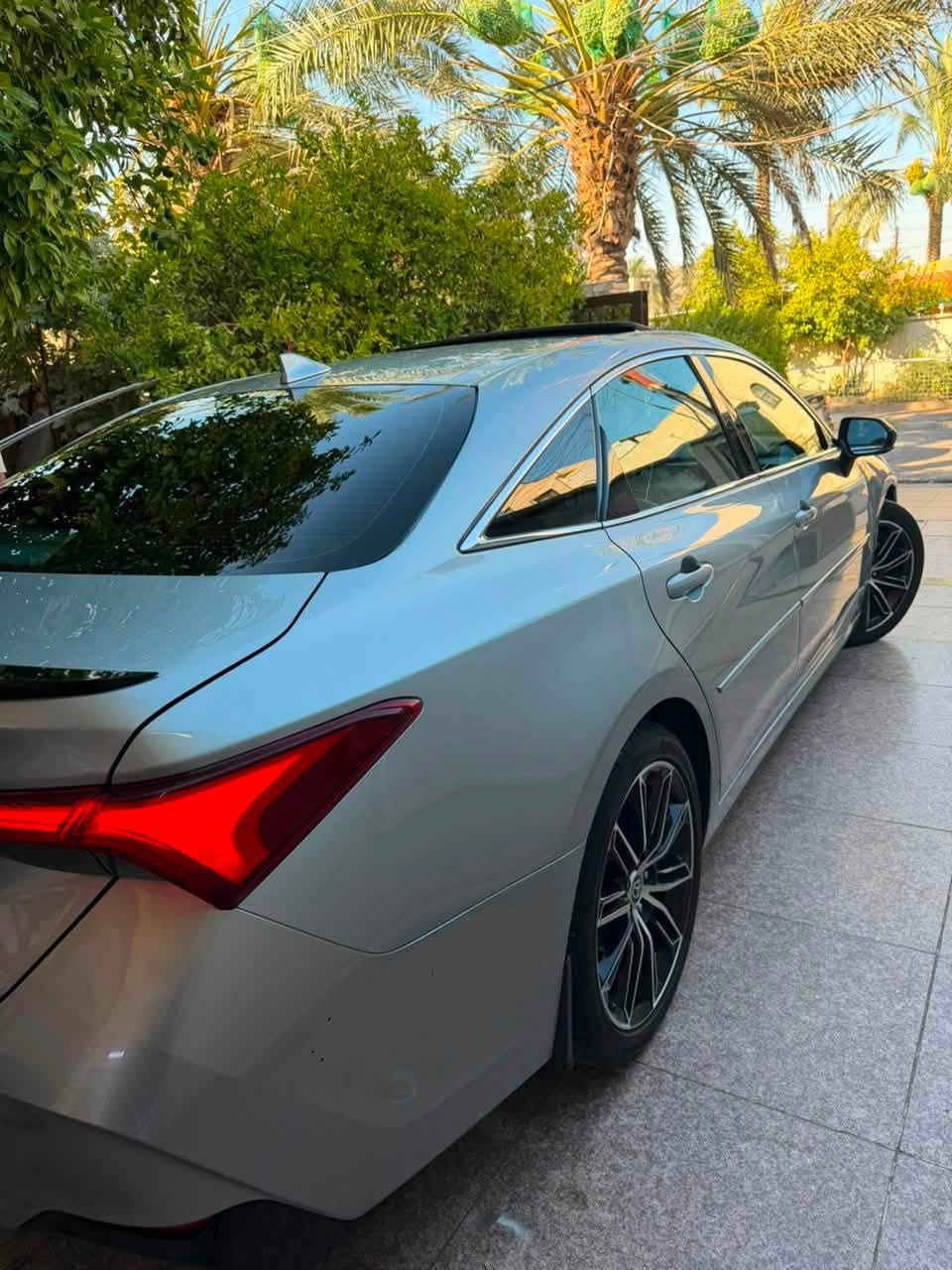السلام عليكم

Toyota avalon 2022 
 

اعلى فئة فول مواصفات وارد امريكي والسيارة رقم بغداد بأسمي 

ماشية 53 

محرك V6 سلندر 

فتحة سقف-

كراسي خزن ميموري-

مقاعد الأمامية تدفئة وتبريد-

مقاعد خلفية تدفئة-

ستيرن تدفئة-

شاشة تدعم الApple car play-

نظام صوتي سماعات JPL-

رادار امامي وخلفي وجانبي-

تحذير مغادرة المسار-

كامرات 360-

المصابيح Led-

عرض السرعة والمعلومات عله الزجاج-

 الأمامي (Head-Up Display)

حساسات امامية وخلفية-

شاحن لاسلكي-

كشنات كهرباء 

وبعد بيها هواي مواصفات

ضررها مثل ما موضح بالصورة

وصور الحادث موجوده 

السيارة راجع ايرباك ستيران ستتم

مكان السيارة بغداد العامريه 

السعرر 25  

رقم التواصل.      ***********

