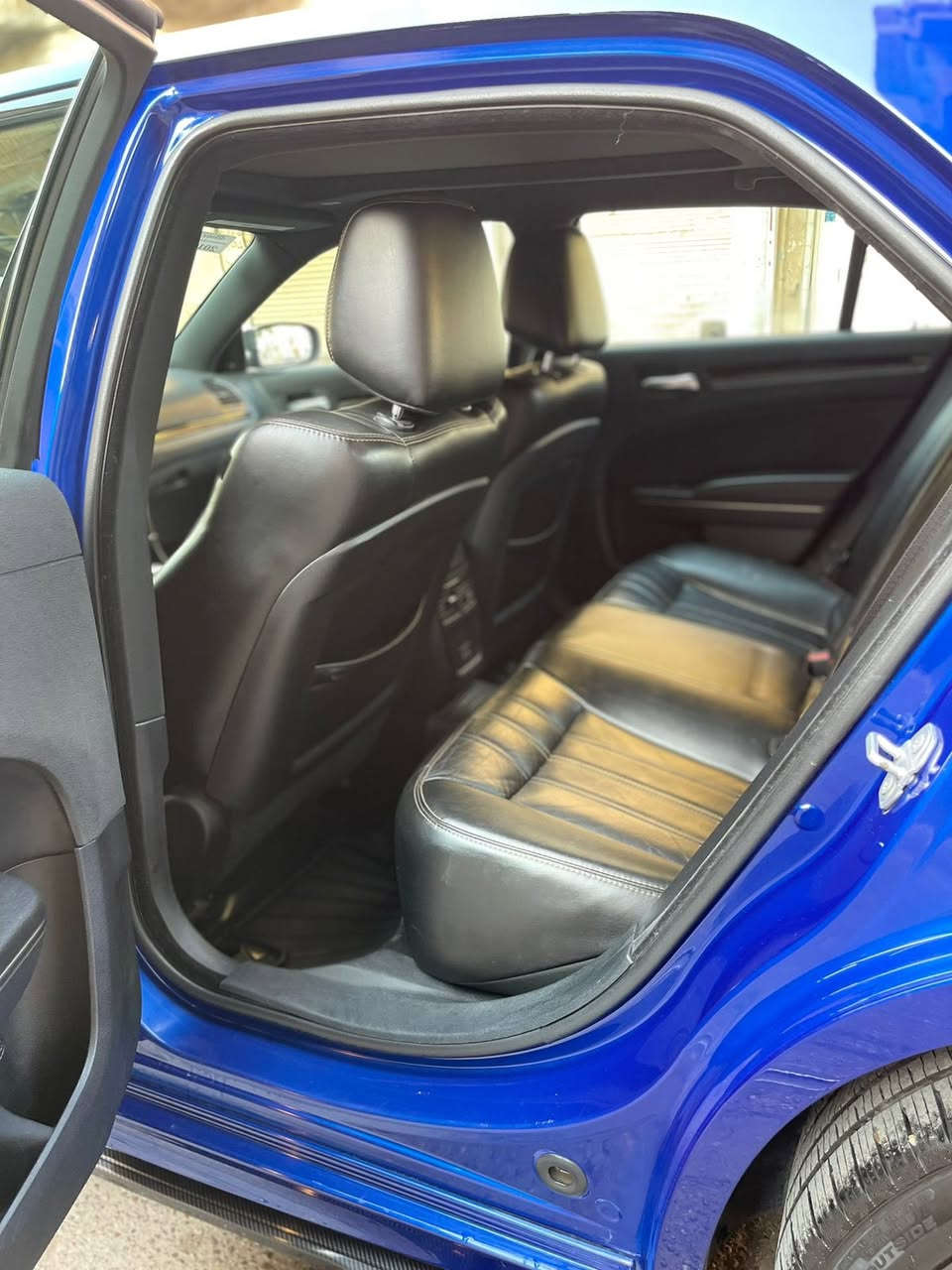 السلام عليكم 🤚🏻
كرايسلر اوباما 300S كولد
2019
المحرك : . v6. 3600.
وارد كندي كلين 
بيها PDR كلش قليل 
كير محرك بشرط برغي ممفتوح 

ماشية 85mi 

رقم اربيل  باسمي سنويه جديد هزه فحص جديد تحويل بشرط
 
📍مواصفات الS فول 1/1 
📍بصمة تشغيل 
📍بانوراما 
📍شفتات استيرن 
📍نضام سبورت 🏁
📍كشنات جلد بلاد S
📍 كشنات كهرباء 
📍كشنات تدفئه 
📍تدفئة ستيرن
📍مثبت سرعة 
📍كامرا خلفية 
📍مري جانبي هيتر
📍حساسات 
📍دخول ذكي (بصمه)
.
وبعد مواصافات الS المعروفه 

للاستفسار اكثر الاتصال

***********
 
مكان السياره البصره 
السعر300 وبي مجال
