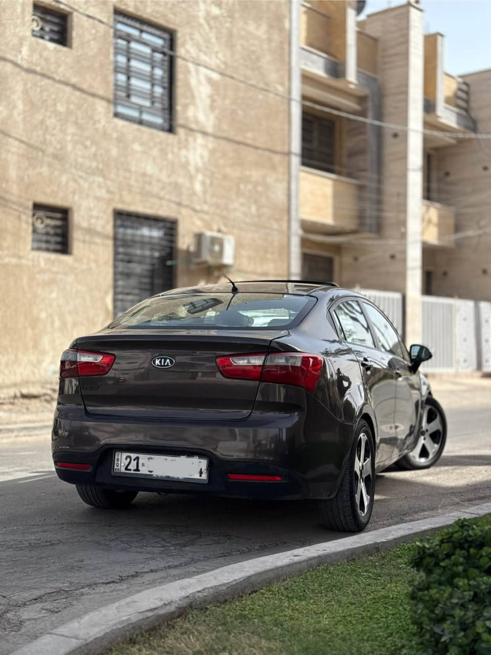 السلام عليكم 

كيا ريو خليجية ٢٠١٢ 
ماشية ١٩٦ الف كيلو

سياره جانت جارده وتعمرت
نصبغت كلير عام
وبيها حادث بابين مبدلات 

سياره جاهزة كير مكينة تبريد حلوه وكاعدة

فول مواصفات فتحة تحكمات ستيرن مري شفط

السعر ٨٣ ورقة وبي شي بسيط
اليدور نظيف ومكفول اسعارهم فوك الشدة اخوان رجاءاً

رقم سليمانيه تحويل حصراً 

مكان السيارة بغداد حي الجامعة 
*********** بغداد, العراق
