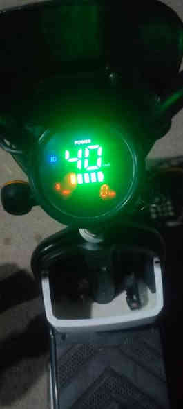 سلام عليكم دراجة شحن حجم 14 مستخدمة قليل تحمل وزن 80كيلو كل الكهربائيات  تشتغل كل شي شغال سرعة 40  السعر 300 الف المكان بغداد حسينية الراشدية مسقط ***********
