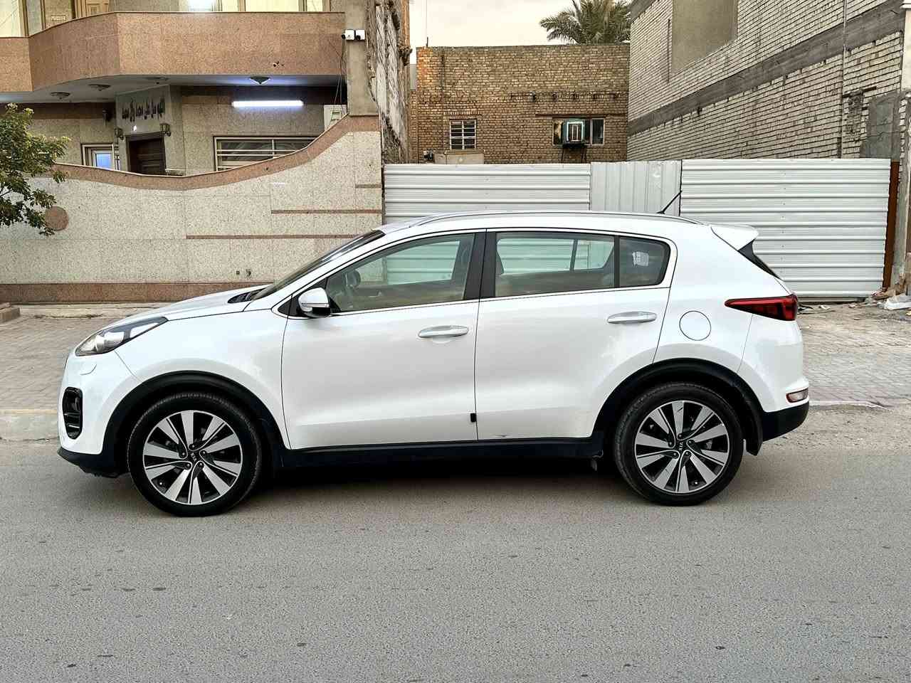 كيا سبورتج 2018 وارد خليجي بدون صبغ بدون حادث بدون بارد محرك كير غير مفتوح على وضع الشركة رقم بغداد دولي باسمي حساس امامي خلفي وضعيات قيادة كامرة شاشة اريل نفكيتر داخل جلد ومخمل لايت متحرك تدفئة تبريد ممتاز امامي خلفي تخم تاير باتري جديد دهن وفلاتر مبدل جديد كتلوكات الشركة سويج ريمونت عدد 2 مكاني بغداد الكرخ للبيع السعر 187 للاتصال *********** متوفر واتس اب
