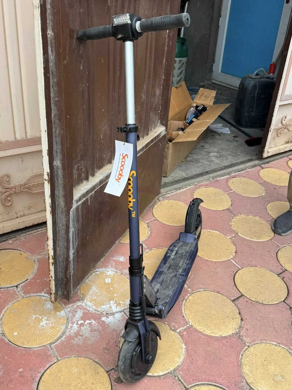 سلام عليكم شلعه سكوترات سنغافوري درجة اولي عدد اكثر من ٨٠ بيهن يشتغل بيهن بطاريات وعندي بطاريات احتياط انطيهن احجام مختلفة جبير وسط صغير والجبير اكثر السعر شي على شي ٥٠ دولار 
للاستفسار***********
