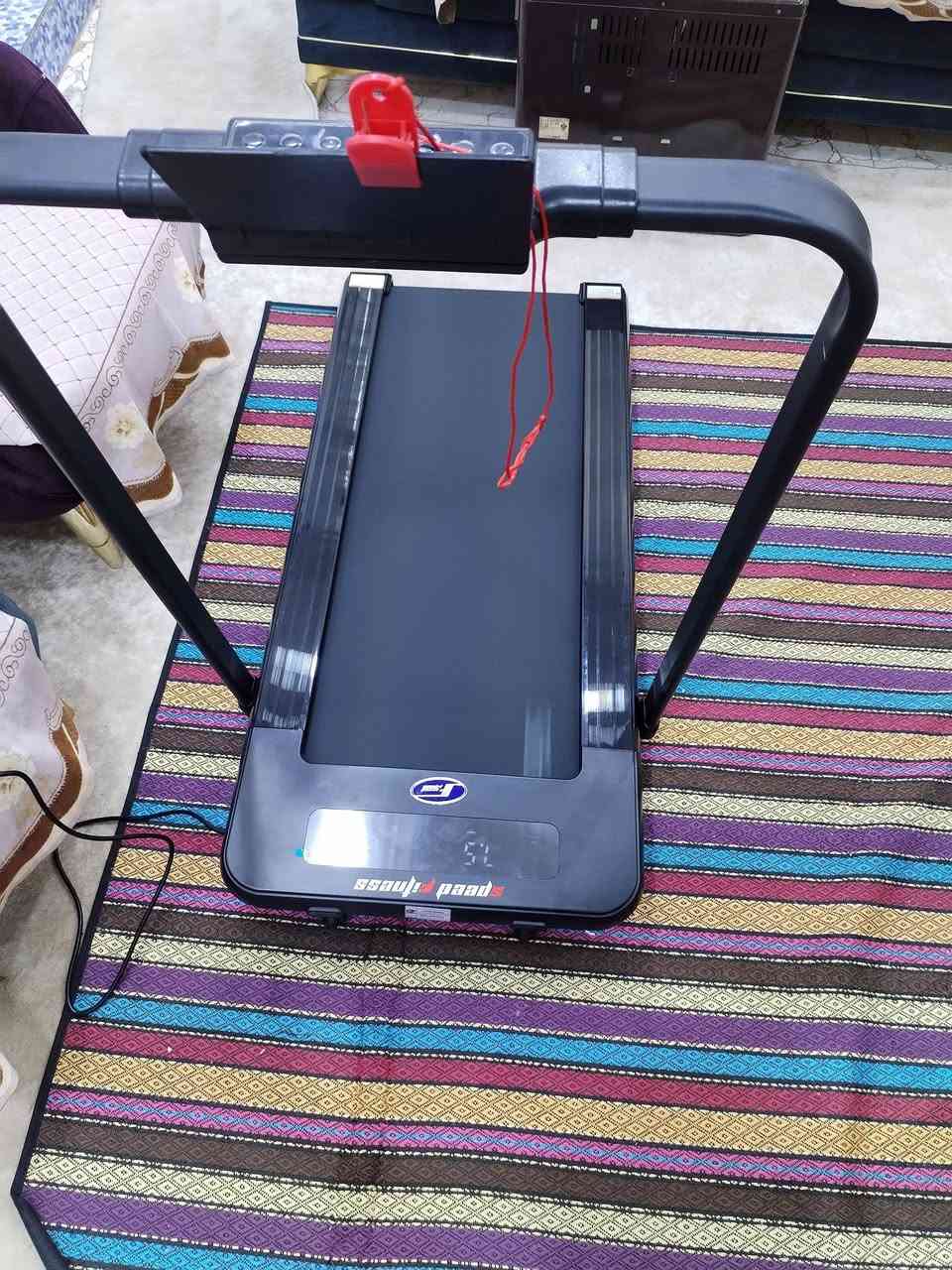 السلام عليكم جهاز جري مستعمل شهرين فقط اخو الجديد أحدث اصدار سهل الخزن والنقل
بقدرة تحمل عالية تصل الى 120  كيلو وبالضمان الحقيقي ( سنة ) كاملة .والماطور نحاس 100%  متعدد السرعات والميزة الأهم لا يأخذ مساحة كبيرة حيث يمكنك وبسهولة خزنه ونقله من مكان الى أخر 
يحتوي على تحكمين : 
١ . لمس عن طريق الشاشة الكبيرة 
٢. ريمونت كنترول للتحكم بالجهاز .
ويحتوي ايضا على شاشه ld رقمية تقرأ السرعة . Speed والوقت . Time
والسعرات الحرارية . Call والمسافة الكلية . Dis
ويحتوي على مسند للموبايل. 
وايضا يحتوي على نضام السيفتي ( الامان)
وبسرعة (7.5 كيلو متر في الساعة) 
🛑السعر ١٠٠


**إذا كنت صاحب هذا الإعلان وتريد حذفه لأي سبب، رجاءا أرسل رسالة إلى الدعم الفني**