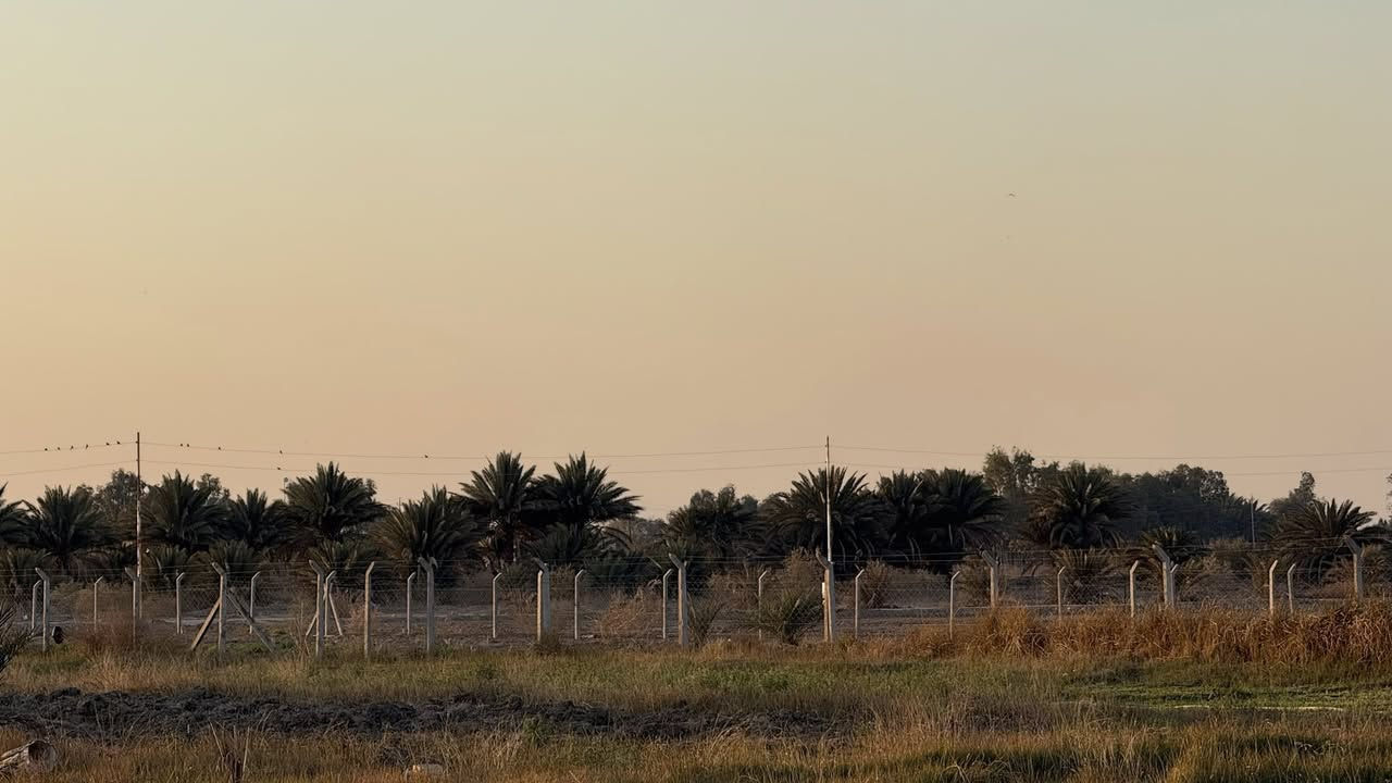 300 متر
واجهة 15 
نزال 20 
زبيد ثالثة داخل مجمع سكني مال محمد ابو الشفل
طابو سند 25
قيمتها 10 مليون رايدها ب 8 لان مستعجل عليها 
للتواصل ***********
يمها مدارس وخط نقل داخل من والى الديوانية 
ومستوصف ومي وكهرباء كامل خدمات 
ومنطقة هادئة وحلوة تبعد عن الديوانية 15 دقيقة فقط 
فرصة سكنية بس تتبلط يصعد سعرها للضعف والله
