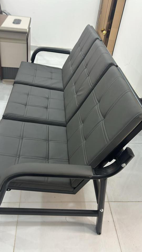 السلام عليكم بيع غراض معهد جديد جدا استعمال شهر فقط واسعار كلش مناسبه مكان بغداد كرخ استفسارات على وتساب ***********
