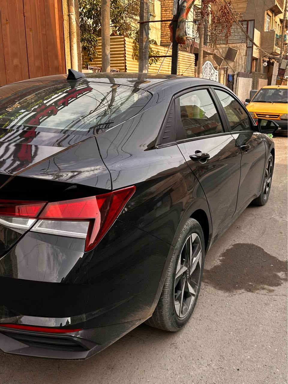 سلام عليكم
النترا 2023 
ماشي ١٤  الف 
فول موصفات عدا الفتحه 
يعني بصمه شاشه متصله حساسات 360 درجه مقاعد هيتر اوتو بارك كل الموصفات مال لمتد ما عدى الفتحه 
حادثه جاملغ فقط 
مكفوله من كلشي بعد 
ايرباك السياره كله سليم 
رقم / *********** بي وتساب بغداد, العراق
