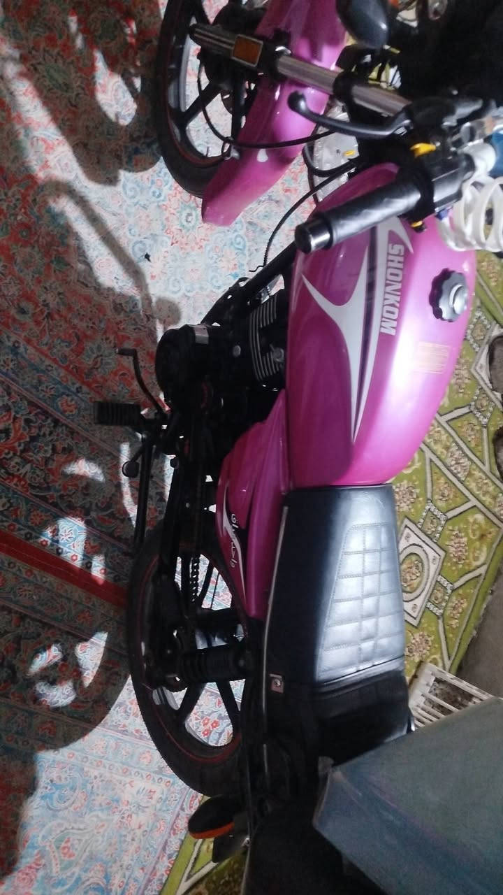 سلام عليكم شباب دراجه شاينك موديل 2025 اوراق سكنر دراجه نضيفه ومرتبه سعرها 950 وبيها مجال ***********
