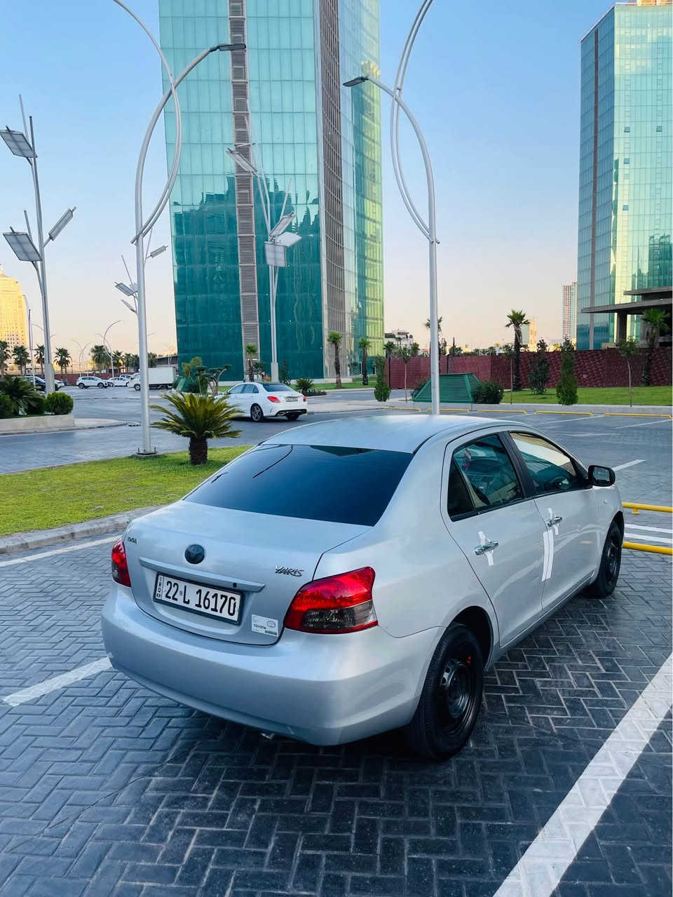 Toyota yaris 2009 
٥ پارجه صوبخ به بى ناو گرتن زور خاوينه ره قم نويه سه نه وى نويه ٤ تايه ى نويه پشتو پيش كه پسه سه ياره كى بي مه سروفه  
*********** أربيل, العراق
