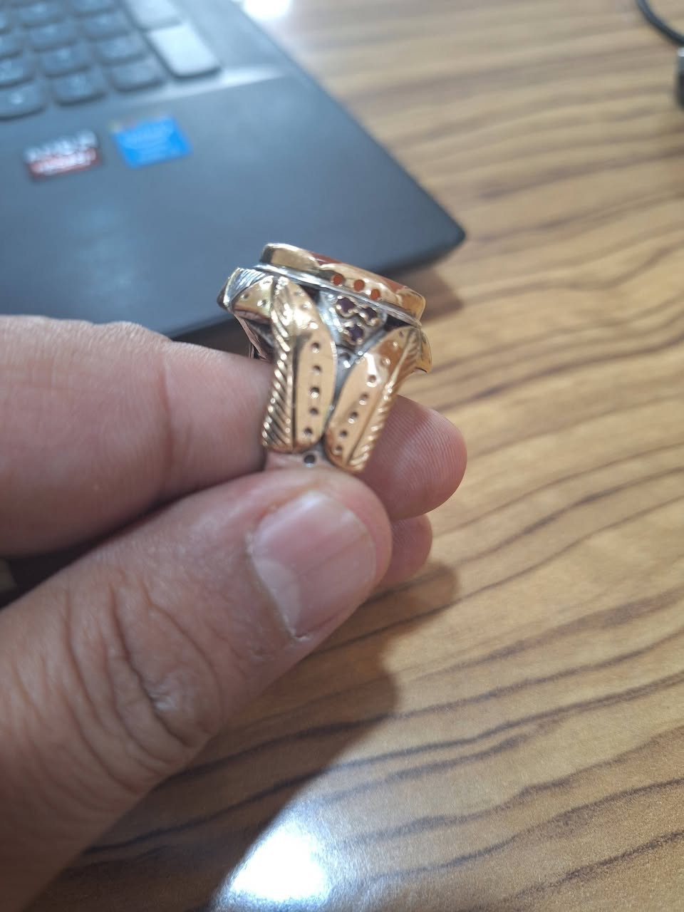 الصور تتكلم
عيار الذهب 21 

صياغة باسم زاروكه القديمه 

اما الحجر امام العين


**إذا كنت صاحب هذا الإعلان وتريد حذفه لأي سبب، رجاءا أرسل رسالة إلى الدعم الفني**