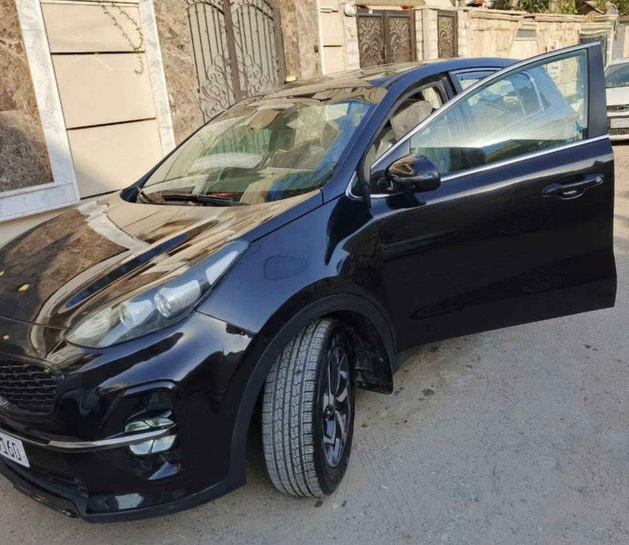 السلام عليكم للبيع كيا سبورتج 2020 
وارد امريكي حادثهة جاملغ وبنيد فقط ولباقي كفالة السيارة جديدة بدون نقص مكان السيارة بغداد الشعب السعر 145 رقم الهاتف ***********
