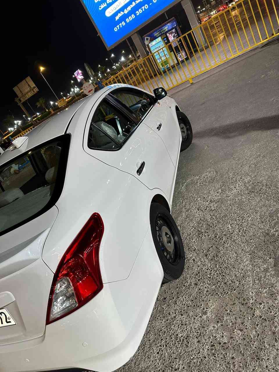 السلام عليكم نيسان صني  هندي مديل 24 بليته زركه رقم اربيل هزه منتهيه سنويه تنتهي ل2030 اتريد تحويل او وكاله  ماشيه 40 الف سياره خير من الله تبريد حداديه كير مكينه كهربائيات كفاله بيها ضربه من وره خفيفه وضربه بل باب موجوده بل صور مرجعها BDR لا بارد ولا حار سياره خير من الله سعر 115 عنوان البصره الموفقيه تفاصيل اكثر ***********
