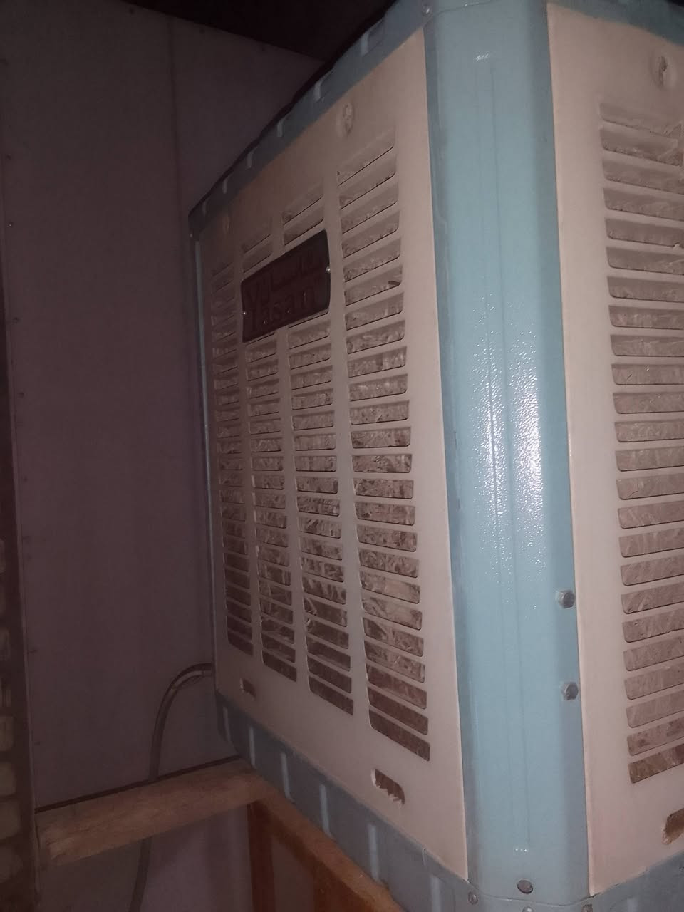مبردة نظيفة اي ضرر مابيها العام جبتها يمكن شهر واحد شغلتها بس اريد ابيعها لان اريد اشيل والمكان صغير مكاني الشعب حي البساتين اني اشتريتها ب٢٥٠ وبيها مجال للشراي الله شاهد بعدها جديده


**إذا كنت صاحب هذا الإعلان وتريد حذفه لأي سبب، رجاءا أرسل رسالة إلى الدعم الفني**