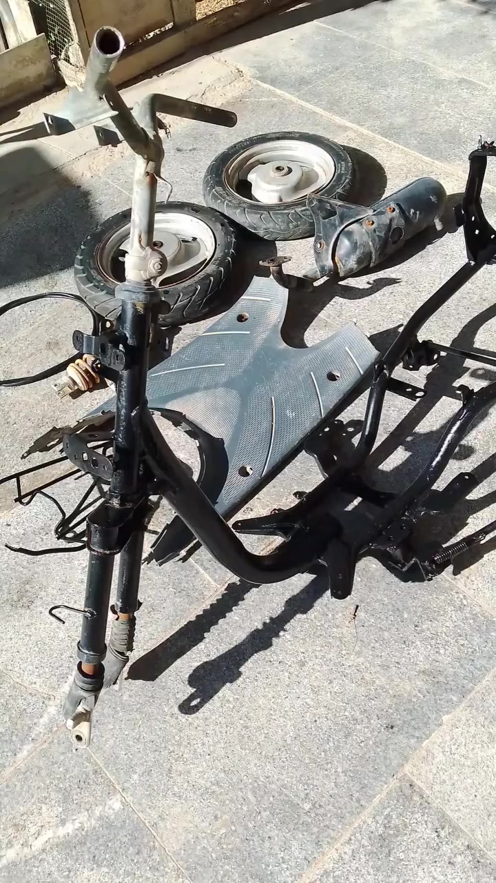 السلام عليكم غراض تفصيخ منغولي ابلادي شاصي مع دبل امامي مكفول من اللحيم مال منغولي سعره 35 وتأيرات امامي وخلفي جدد سعرهن 25 سوبايه مع دبل سعرهن 10 صالنصه ابلاديه نضيفه سعره 15  مكان كربلاء طويريج الشراي يتصل ***********
