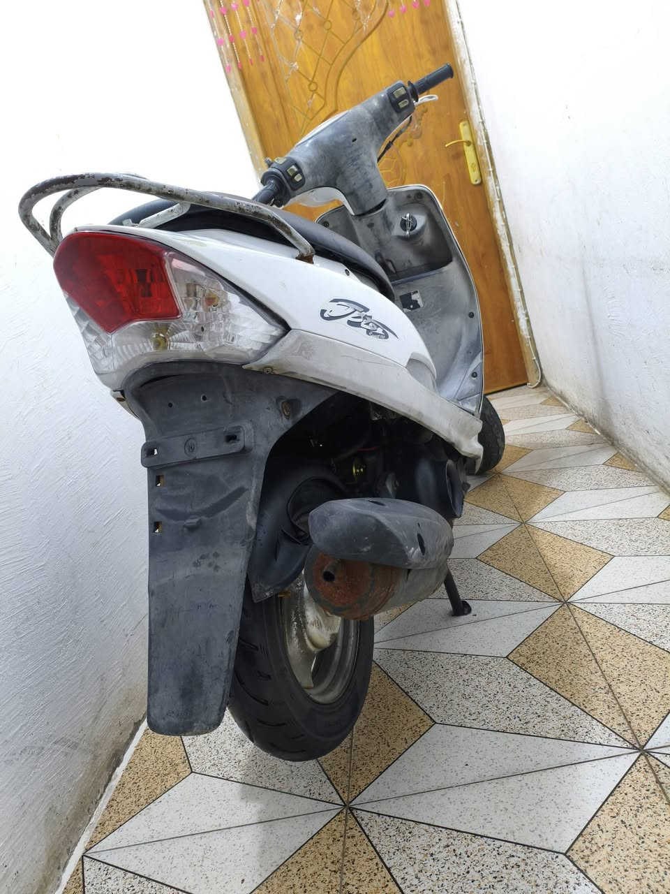 ماكس جديده كلهة شغاله سلف هندر اشاير سكنات ما مفتوحه مشي نهضه خير من الله بوشه 49  ابلاديه لايت عالي وناصي دبلات امامي وخلفي ابريكات اماميه وخلفيه جاهزه اخت الرمبه نعومه كلش حلوه كفرات اصليه حواضن ثلجيه اصليه ما بيها اي نقص مكان حيانية شارع السيد سعر 650 رقم ***********
