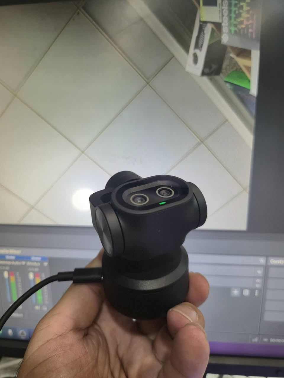 EMEET PIXY Dual-Camera AI-Powered PTZ Camera 4K, AI Tracking, PDAF&AI Autofocus 0.2s, 1/2.55'' Sony Sensor, 3 Mics, Presets, Gesture Control, 4K Webcam for Streaming and OBS/Twitch/Switch 2 Compatible


**إذا كنت صاحب هذا الإعلان وتريد حذفه لأي سبب، رجاءا أرسل رسالة إلى الدعم الفني**
