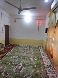 بيت للبيع المساحه 250متر  البيت يتكون من غرفتين نوم +صاله +مطبخ + صحيا...