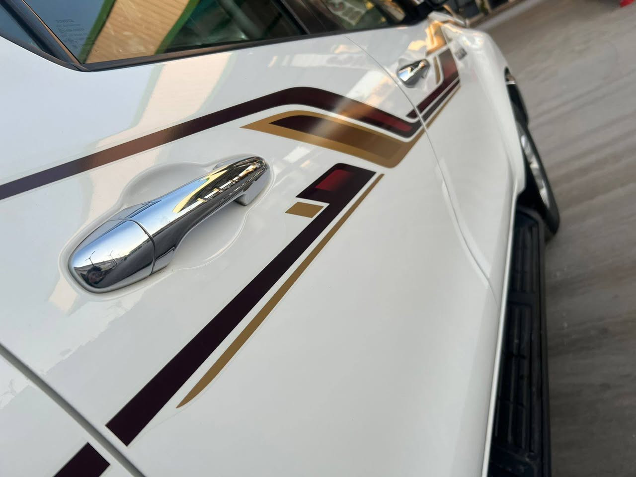 السلام عليكم 
للبيع تيوتا هايلوكس🛻 4 سلندر  بانزين 
موديل 2019  ساس فول مواصفات  كفاله عامه من كل نواحي 
ماشية 95 الف  حقيقي شرط جهاز ابيع سونار بكل العراق تفحص شرط مكفولة من ضربة وصبغ وتبديل وشخوط محرك ما مفتوح بلاد بوضع الشركة بعده 
رقم بغداد بسمي تحويل ثاني يوم سنويه 2030 هزه جديده 
فول مواصفات للاخير 
كامره خلفيه اصليه
كامره اماميه اصليه شرط 
حساس امامي خلفي 
قطعتين تبريد ❄️
٦ سماعات 🔊 
شاشة🖥️ كبيره 
باقي المواصفات معروفة
لاستفسار 📞 *********** //*********** ابو موسى
