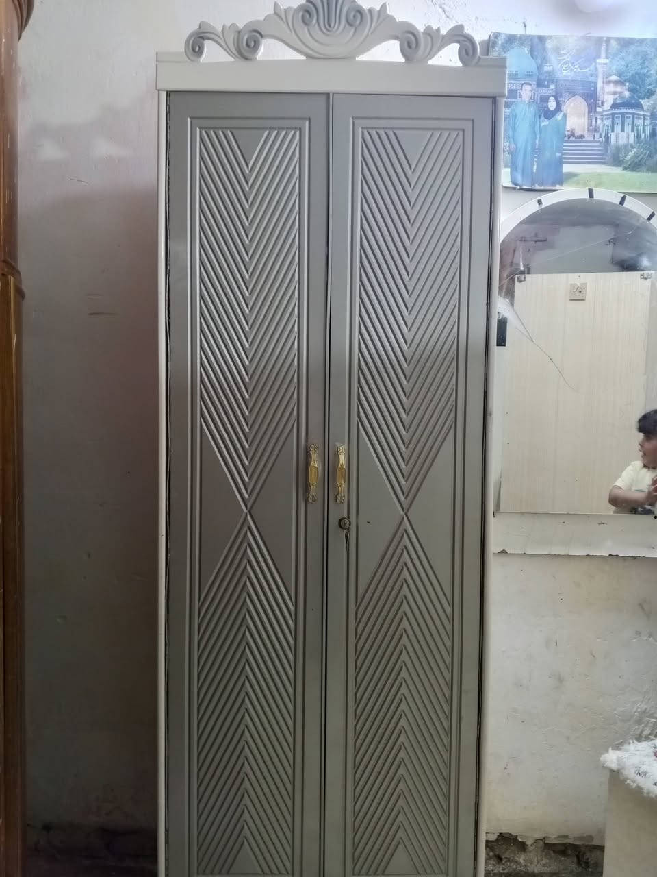 السلام عليكم ورحمة الله وبركاته عيوني هاي الغرفه البيع تصميمه تركي والخشب عراقي .... رقم ***********
