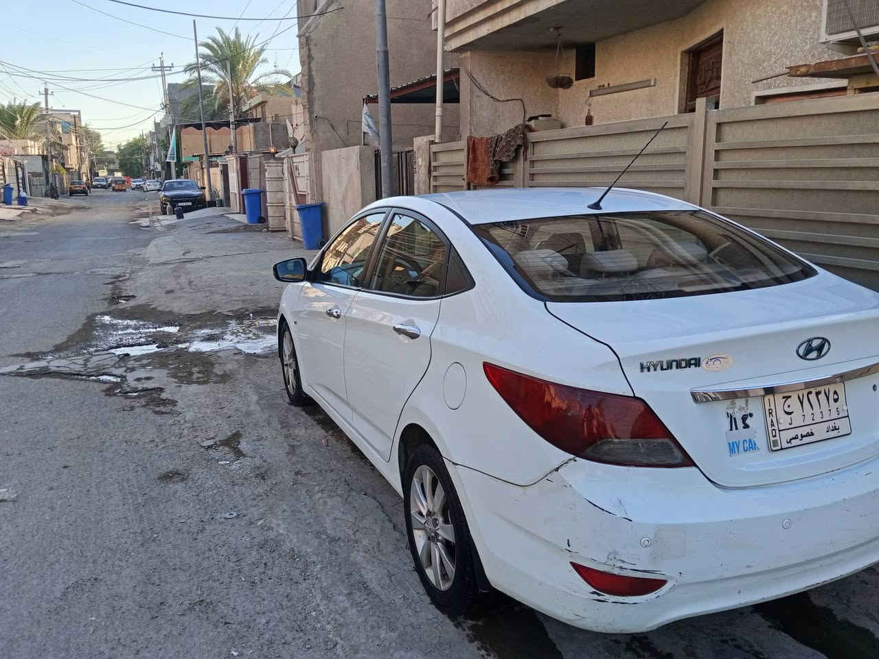 السلام عليكم 
اكسنت 2011 بلو مضلع قطرتين 
الباب الايمن بي طخه خفيفه 
الباب الايسر باب السايق مصلح كد شبر 
مكان السيارة الدوره 
السعر 80 وبيها مجال 
للاستفسار الاتصال على الرقم 
***********
