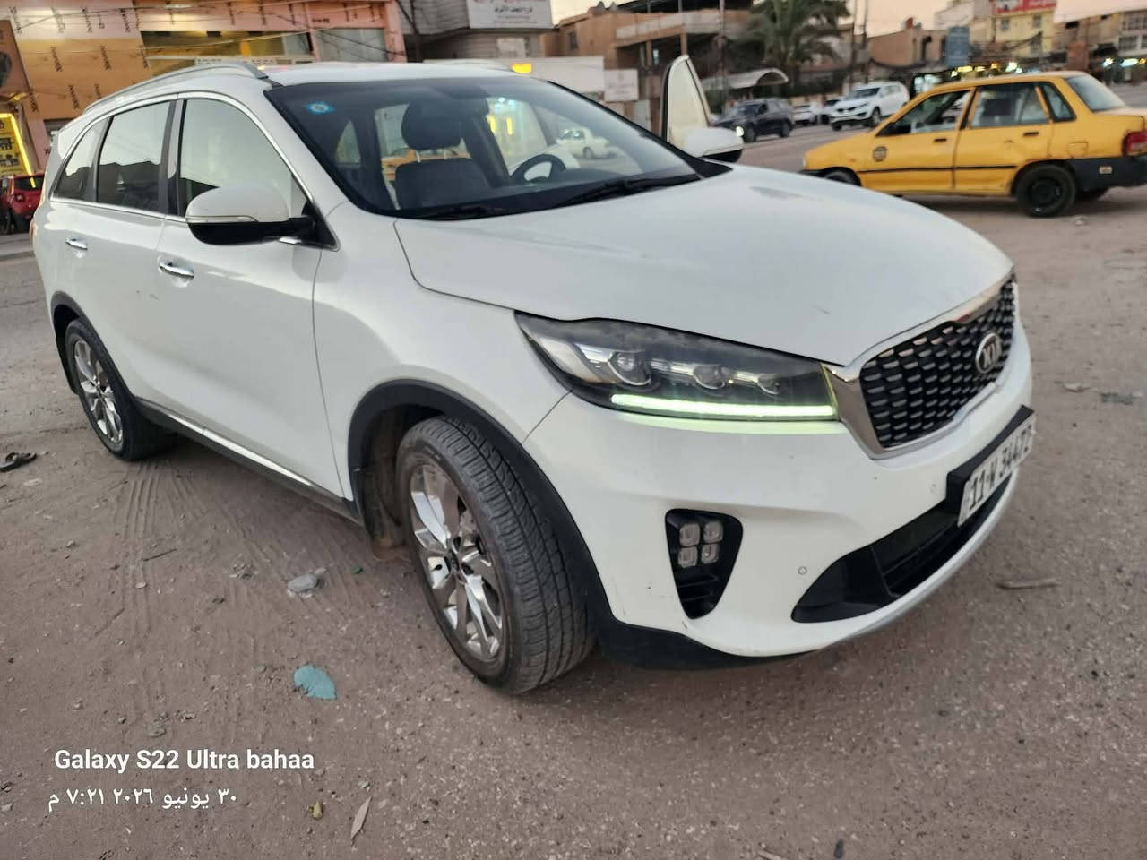 كيا سورينتو موديل 2018 خليجي رقم بغداد بسمي دولي 
محرك 3600 V6 
ماشيه 124 الف كيلو فقط 
سعر 230 بيها مجال بسيطه 
المواصفات 
تحكم ستيرن جهتين، كشنات كهرباء، شاشه كبيره ابل كار بلي، 
شاشه اعطال، حساسات أمامية وخلفية، مود درايف، بصمه تشغيل و ابواب ، صندوق كهربائي، زنون بلادي ، لد امامي خلفي ، بقيه مواصفات معروفه
سياره نضيفه جدا اي نقص ما بيها جاهزه من كلشي 
مكانها النجف الاشرف للاستفسار اتصل‬‏ ‬‏ ***********
