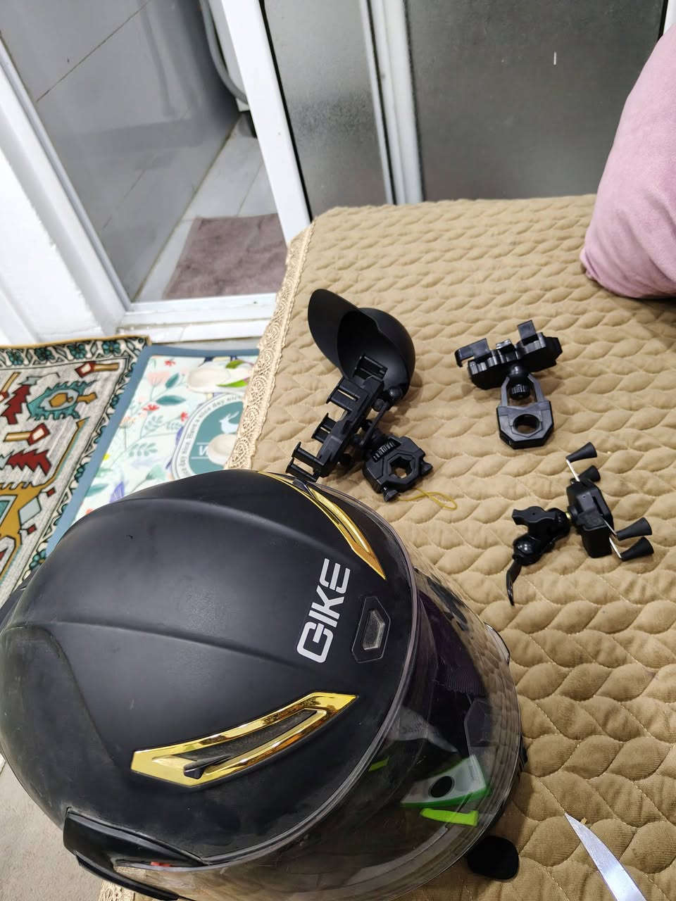 شباب خوذه و3استاندات مال دراجه للبيع ***********
