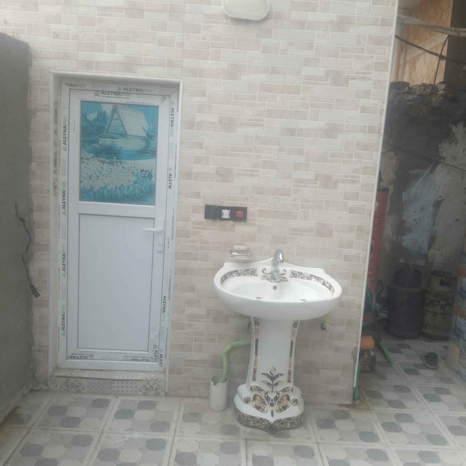 السلام عليكم من رخصه الكروب بيت للبيع مساحه 100متر قاطين السعر 110 المكان الكوت حي حي الصناعيه الرقم  ***********
