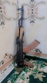 سلاح كلاشنكوف للعرض. حالة جيدة واستخدام ممتاز. مثالي لمحبي اقتناء التح...