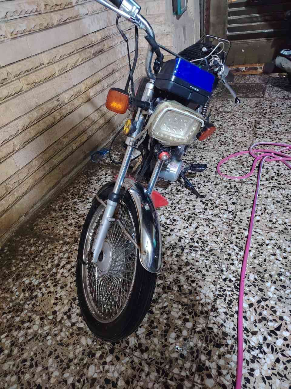 السلام عليكم تايجر موديل 21 اوراق اصولي مكينه مامفتوحة
دراجه استخدام شخصي

 السعر 750 انطيك لاوراق اصولي كامله وترقم 🥷 بدون اوراق ب500 وبيهة مجال بسيط مكاني البياع تقاطع الدرويش بيهة نواقص قليله
واتساب
***********
