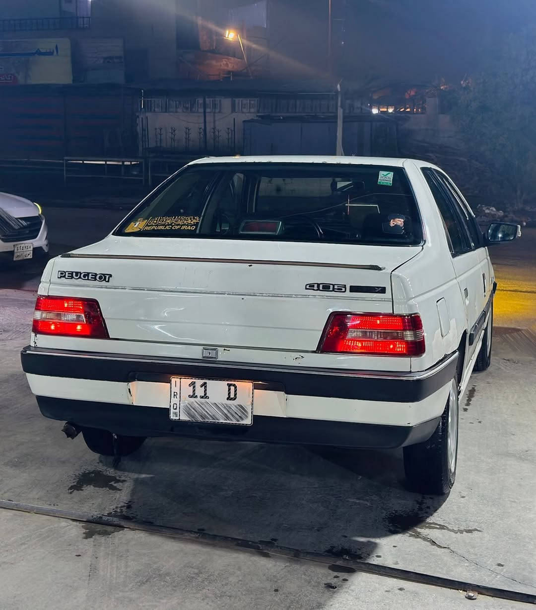 السلام عليكم بيجو   GLX 405   2010 بحالة جيدة جداً من ناحية المحرك و الكير و الصدر كله جديد كهربائيات كله شغاله تخم اطارات جديد السيارة بأسمي رقم جديد السعر 45 ورقة ***********  مكان السيارة بغداد
