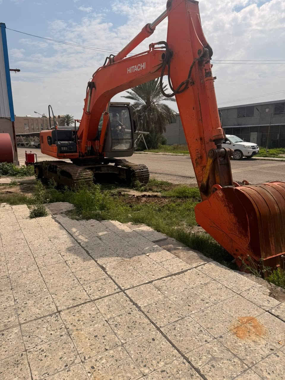 الحفار z200
المديل ٢٠٠٧ معلايه ٢٠١٧
معامله بس بدون لوحات باقيه استلام واسط 
ما مشتغله هوايه 
وياه كيلتين
***********
