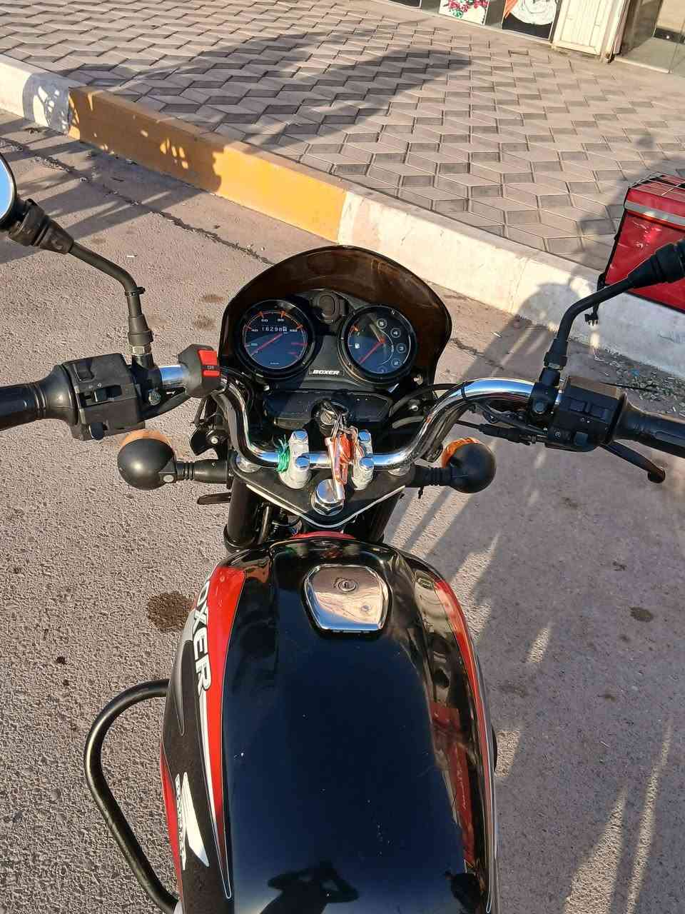 سلام عليكم من رخصت ال ادمن دراجه بوكسر موديل 2022 دراجه حلوه و نضيفه مال جناي لا مشتغل بيها ولا ابد مال بيت امرقمه و كامله و بسمي ثاني يوم احولك سعر دراجه  مليونين و بيها مجال شي بصيط رقم هاتف *********** : مكاني ديالي بعقوبه
