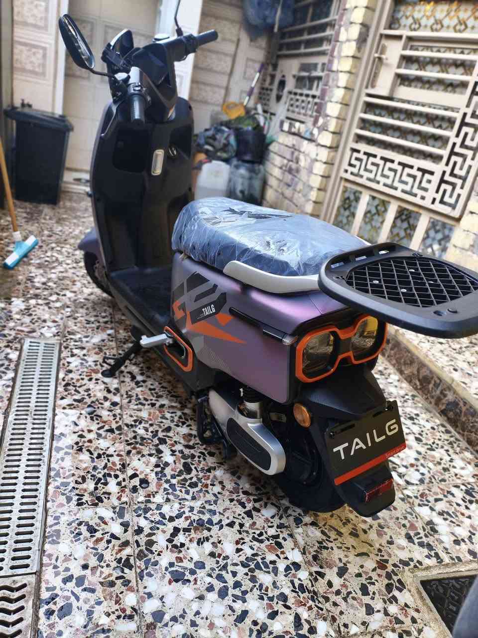 سلام عليكم
درجه شحن شركة تالج 

بطاريات 6 مسطره جبير

ملف 1500 نحاس الاصلي 

مواصفات سرعه 60 إلى 70 حقيقي 

تمشيك 50 إلى 60 كيلو بل شحنه الوحده 

بصمه عدد 2 + صندوك خلفي 

P بارك .. R بك رجوع 

مثبت سرعه ... دبل اشاره 

لايت زنون عدسه عالي ناصي 

لد نهاري صفح وامامي 

بريك امامي خلفي دهن 

دراجه جديده ما داخله التصليح 

سعر 850    مكاني بغداد الامين الثانيه 

رقم .. ***********
