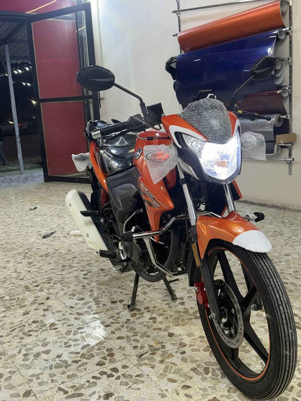 السلام عليكم
دراجه هاوجي للبيع 
كامله مكمله ما ناقصها شي مسجله لوحات انجليزي
السعر 19 ونص وبيها مجال للشراي دور سوالف لا تدخل
تحويل ثاني يوم
التواصل خاص متوفر
رقم الهاتف/***********
