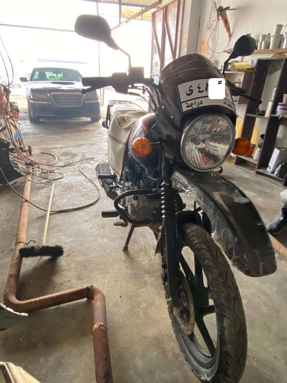 السلام عليكم بوكسر للبيع 2023مرقم بغداد دراجه كفاله عامه ماشيه 6000 بس 
سعر مليونين و600 وبيها مجال 
مكان الدراجه بعقوبه 

***********
