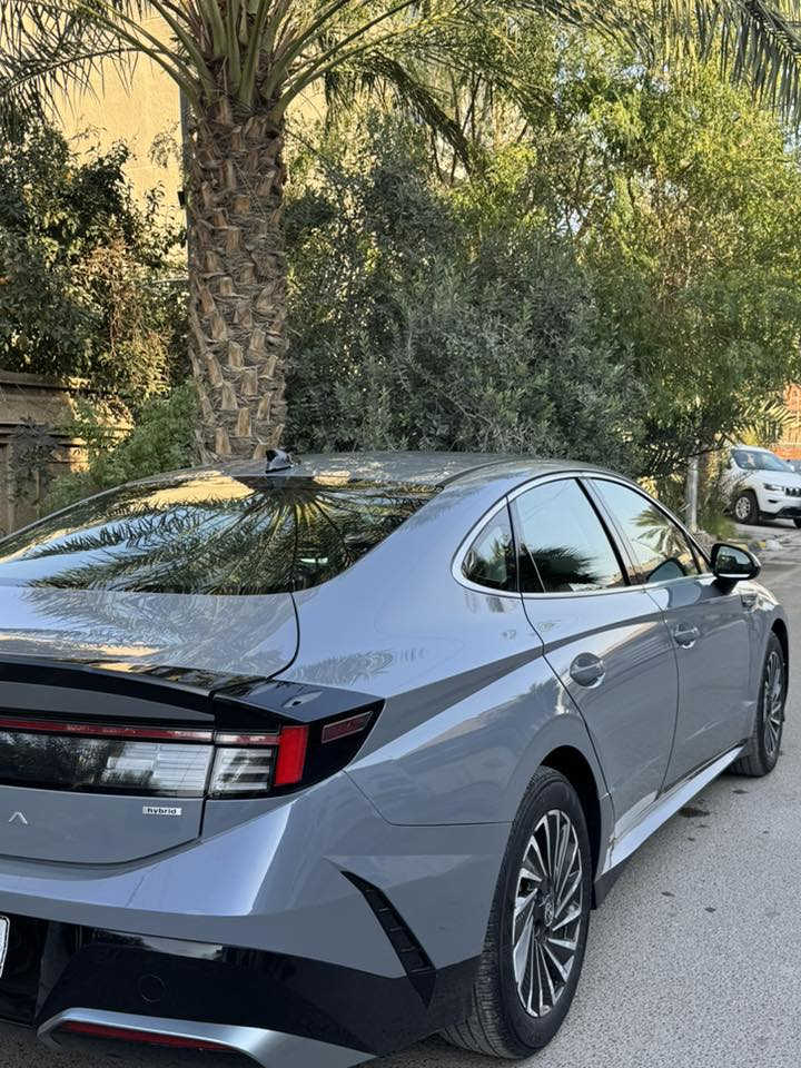 السلام عليكم 

للبيع ….. هونداي سوناتا هايبرد 2025 

ماشيه : 9.000 الف ميل 

لون سمنتي 

حادث السياره : جاملغ خلفي نصبغ نصه كما موضح بالصور 
بالاضافة إلى خشم البنيد والجاملغ الامامي تعدل بارد ….. 

الايرباكات: استيرن ودشبول طاكات …. وسويت الهن مقاومة .. 

مواصفات السياره : 
✅ بصمة 
✅ كشنات اماميه كهرباء 
✅ تدفى بالمقاعد الأمامية 
✅ نقطة عمياء في المري 
✅ رادار امامي 
✅ رادار خلفي 
✅ رادار جانبي 
✅ شحن لاسلكي 
✅ تبريد بيانو 
✅ قطعتين تبريد 
✅ كير تعليك 
✅ كامرة 
✅ شاشه كبيره 
✅ سياقة ذاتيه 
✅ لد امامي
✅ لايتات زنون 
✅ لد خلفي 
✅ تحديد مسار 
 
محرك : 2000 هايبرد دوش 

السعر : 207 وبيها مجال 

للاستفسار:: 
*********** 
***********
