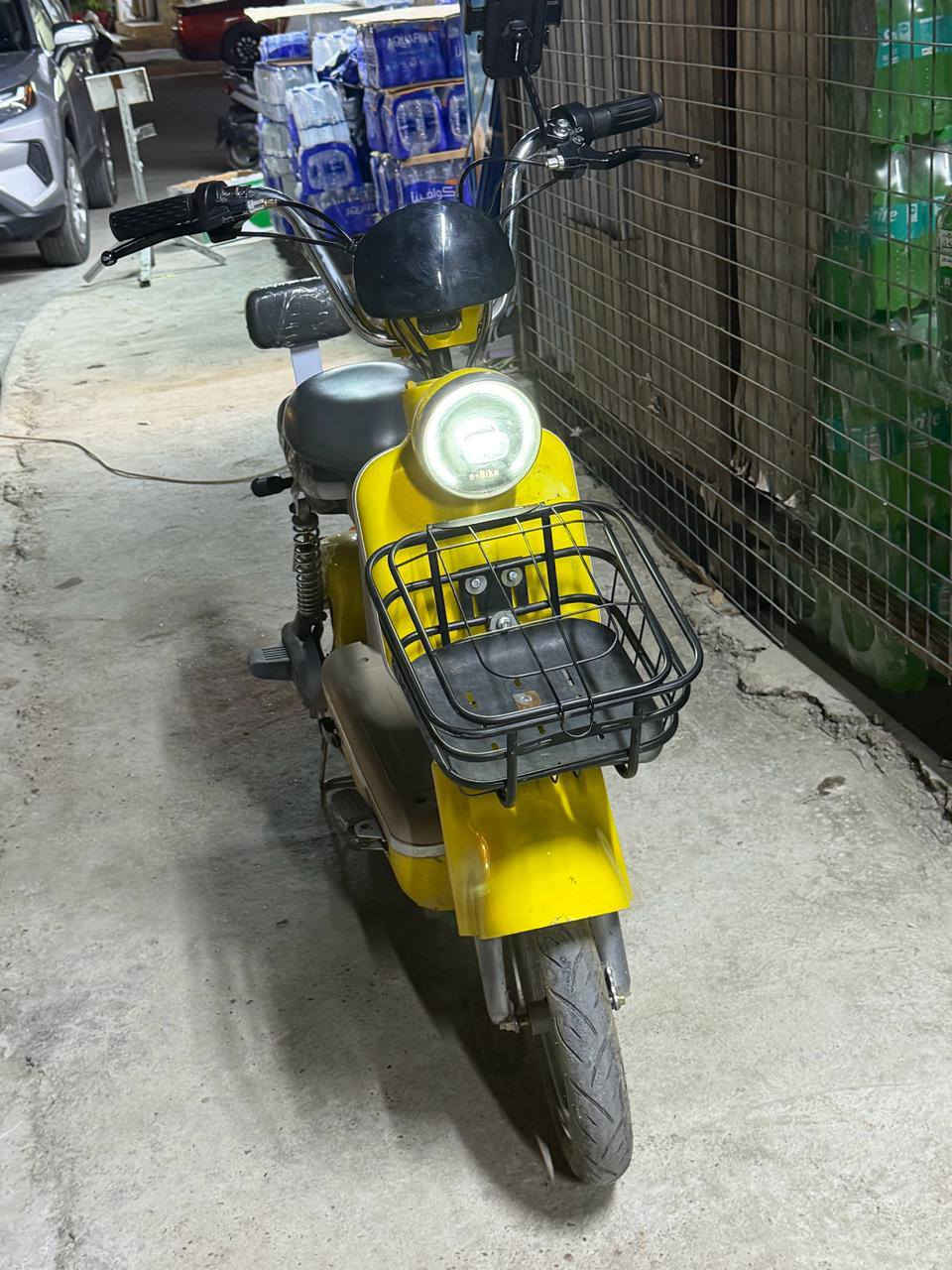 دراجه شحن نضيفه فول وزن 90  والسرعه 62 والحقيقي 45 عدد بطاريات 4 وانظام تشغيل 3 كارت وسويج وبصمه وقفل تايرات الالوان اصفر مع شاحنه الاصليه والسعر 350 وبيها مجال
***********
