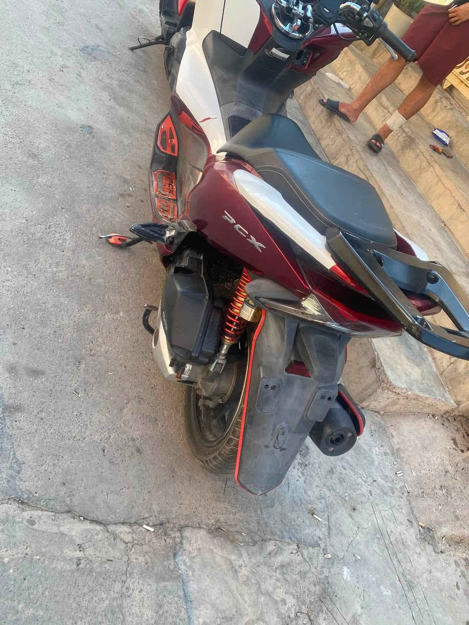 سلام عليكم pcx جيل ثالث ضرره موضحً بصوره كفر مكسور امًا لباقي كفاله عامه مكان بعقوبه سعر ١٣ورقه وبيه مجال شي قليل دراجه بيه دفتر وكتلوكً كامله مال رمبه ***********
