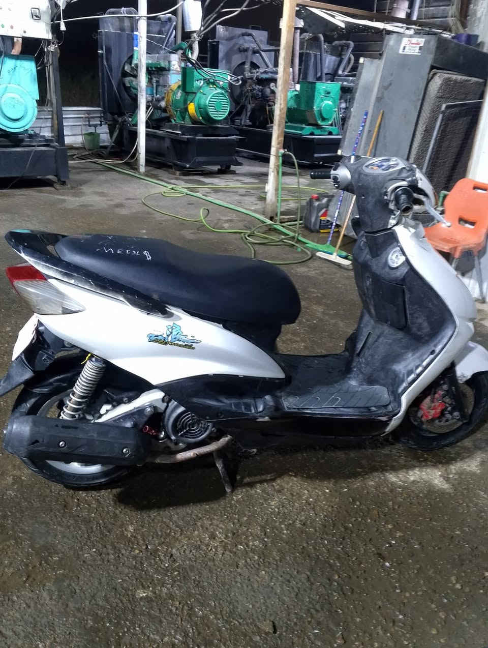 سلام عليكم
Yamaha skins 
سكنس نثيه 140رمبه صار شهر ونص من نزلته رمبه 
دراجه بلاديه خرسه سلف هنظر كلشي شغال التشغيله الصبح نص نكره 
ملاحضه اراوس حسب القناعه 
اي نقص ماكو السعر 600
العنوان بغداد الاعظميه 
للتواصل وتساب ***********
