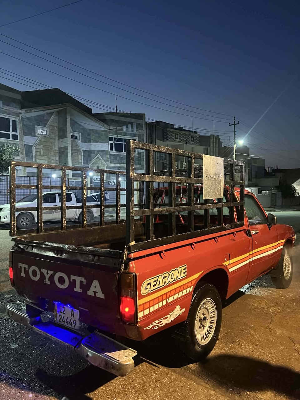 السلام عليكم ورحمة وبركاته
بكم  موديل 1982
بسمي كربون بنزين 
السعر 37وبي مجال 
باقي التفصيل الانتصال 
عل رقم ***********
