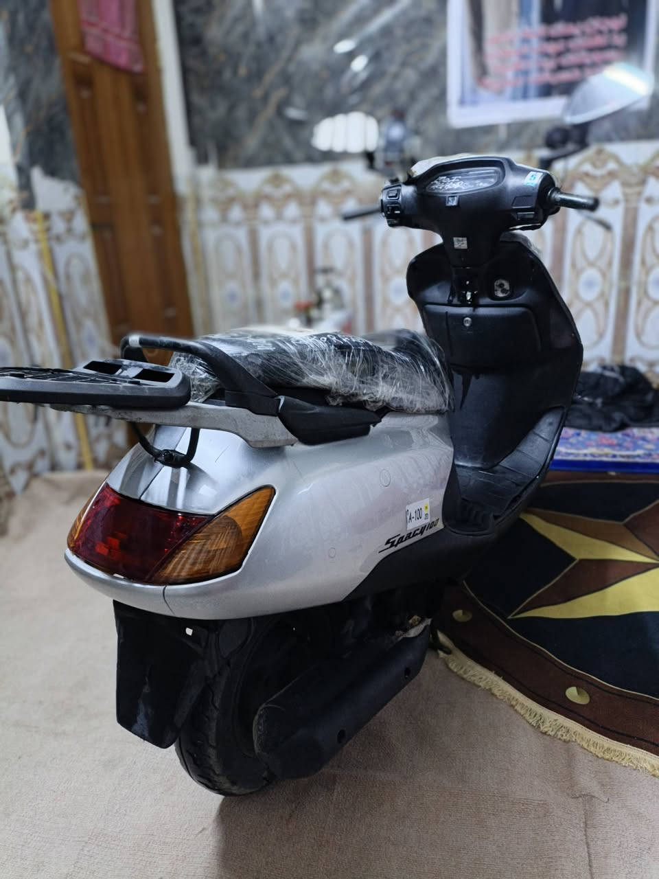 دراجه سبيسي ياباني دراجه جديده بمعنى كلمه نضيفه فول كامله مابيهه نقص برغي واحد دراجه بلاديه للاخير بل واقع احلى من صور سعر 725 وبيهه مجال العنوان بغداد العبيدي
للتواصل *********** يوجد واتساب
