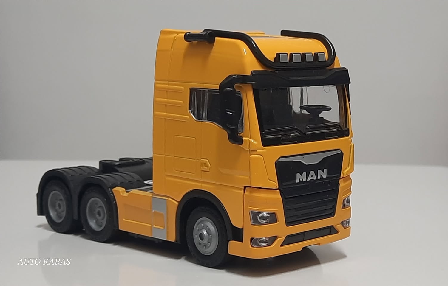 ✅️ متاح         
                                  كابينة    MAN
1 : 36
ماكيت خامة معدن ممتازة 
إضائة فوانيس أمامية 
صوت موتور 
كاوتش متحرك 
مقاس  12  cm

#AUTOKARAS 

https://www.facebook.com/share/1H48MeTJXa/
👈 متاح موديلات بمقاسات وأسعار مختلفة


**إذا كنت صاحب هذا الإعلان وتريد حذفه لأي سبب، رجاءا أرسل رسالة إلى الدعم الفني**