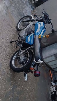 MZ..82. للبيع  دراجه نضيفه بدون رقم  السعر خاص الهاتف ..07808538153